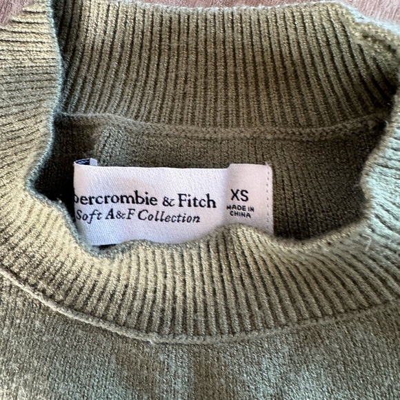 Abercrombie & Fitch Oversized Mock Neck Sweater - Picture 3 of 5
